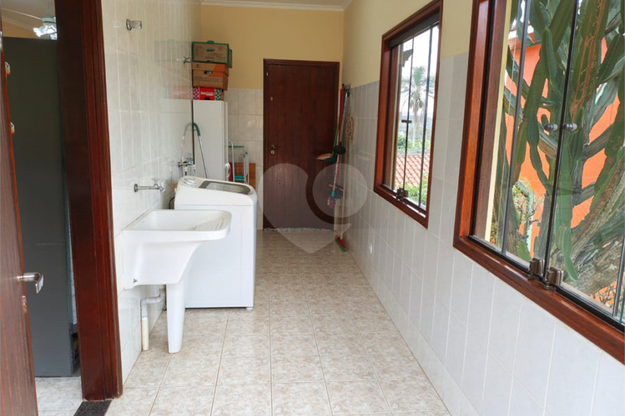 Casa à venda com 4 quartos, sendo 2 suítes,  em Country Residencial Felix, Bom Jesus dos Perdões, SP