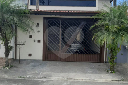 Casa à venda com 3 quartos, sendo 1 suíte,  em Residencial Colinas, Mogi das Cruzes, SP