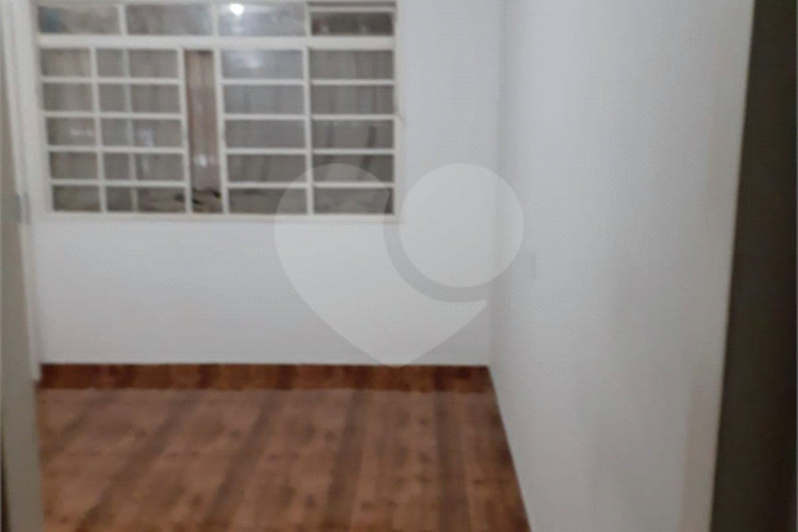 Sobrado à venda com 4 quartos, sendo 1 suíte, em Campo Limpo, São Paulo, SP