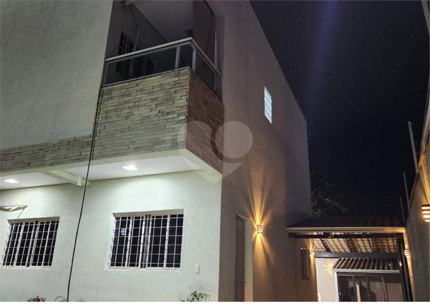 Sobrado à venda com 4 quartos, sendo 1 suíte, em Morada do Ouro, Cuiabá, MT