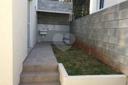 Casa de Vila à venda com 2 quartos em Jardim São Felipe, Atibaia, SP