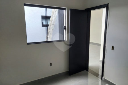 Casa à venda com 3 quartos, sendo 1 suíte, no condomínio Horto Florestal Villagio, Sorocaba - SP
