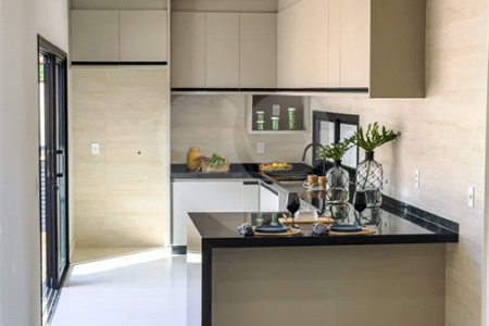 Indaiatuba - Condomínio Milano - Sobrado - 350 m² de terreno - 240 m² de área construída - 4 vagas de garagem, sendo 2 cobertas - Salas de estar e jantar integradas - 3 suítes com closet e varanda no pavimento superior - Escritório no térreo - Espaço gourmet com churrasqueira - Banheiro externo