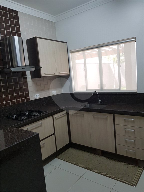 Casa à venda com 3 quartos, sendo 1 suíte, no condomínio Ilha das Águas, Salto - SP