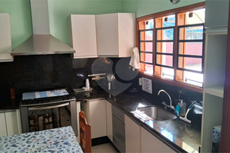 Sobrado à venda com 4 quartos, sendo 2 suítes, em Jardim Quisisana, Poços de Caldas, MG