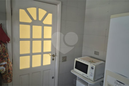 Casa à venda com 4 quartos, sendo 3 suítes,  no condomínio Chácara das Rosas, São Paulo - SP