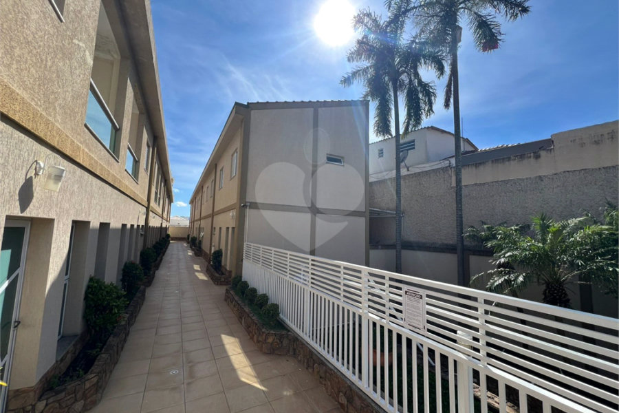 Casa à venda com 3 quartos, sendo 2 suítes,  no condomínio Mirante do Vale, São Paulo - SP