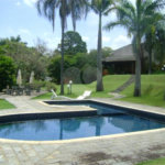 Casa à venda com 5 quartos, sendo 3 suítes, no condomínio Estância Marambaia, Vinhedo - SP