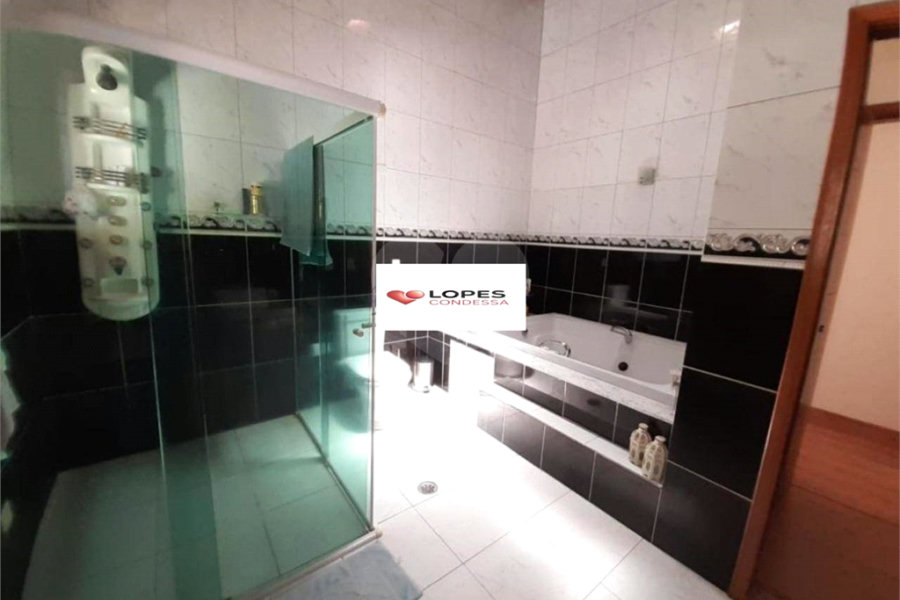 Casa à venda com 3 quartos, sendo 1 suíte, no condomínio Parque Suiça, Caieiras - SP