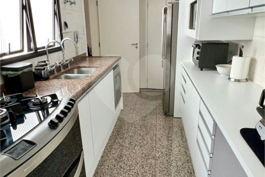 Apartamento à venda com 3 quartos, sendo 2 suítes, em Morumbi, São Paulo, SP