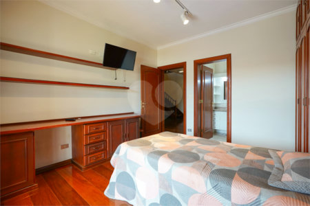 Casa à venda com 4 quartos, sendo 2 suítes, em Interlagos, São Paulo, SP