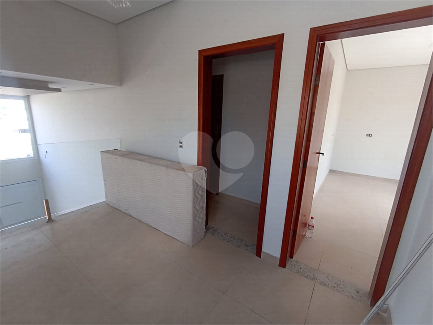 Casa à venda com 3 quartos, sendo 1 suíte, no condomínio Residencial Golden Ville, Itapetininga - SP