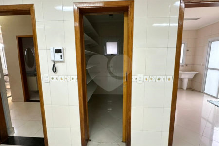 Casa à venda com 4 quartos, sendo 3 suítes, em Vila Galvão, Guarulhos, SP
