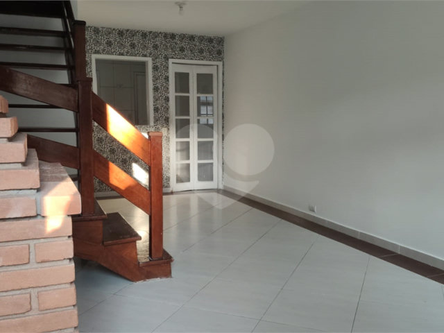 Casa à venda com 2 suítes no condomínio Village Palmas, São Paulo - SP