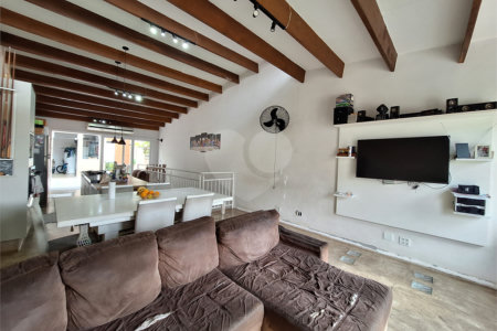 Casa à venda com 3 quartos, sendo 1 suíte, em Chora Menino, São Paulo, SP