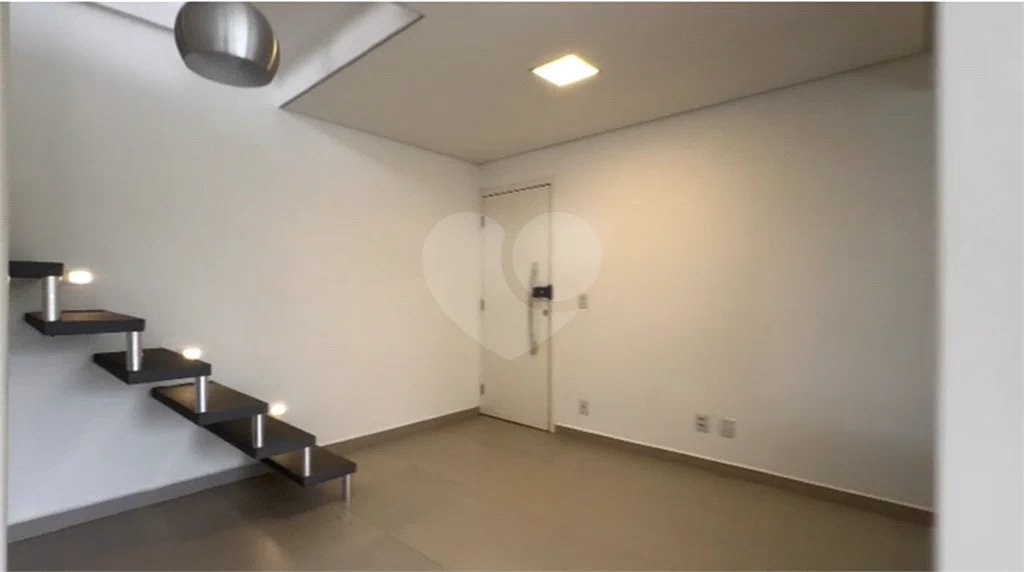 Cobertura Triplex com Mobilia parcial em Itapetinga Atibaia