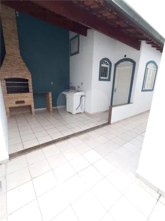 CASA A VENDA NO BAIRRO TRINTA E UM DE MARÇO COM 3 DORMITORIOS, 2 BANHEIROS, 2 VAGAS, SJC