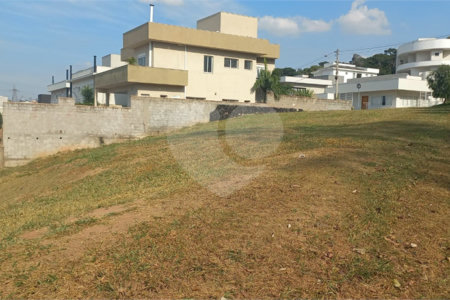 Terreno à Venda no Condomínio Santa Isabel 1