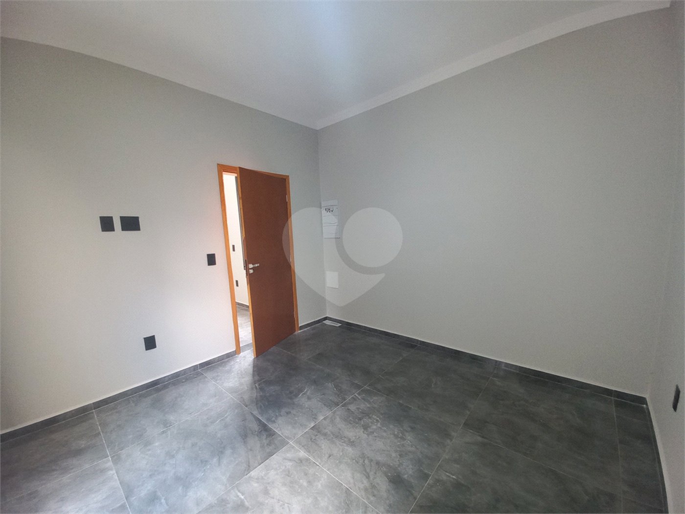 Casa à venda com 3 quartos, sendo 1 suíte, no condomínio Horto Florestal Villagio, Sorocaba - SP