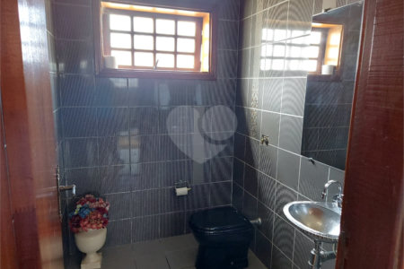 Sobrado à venda com 5 quartos, sendo 4 suítes, em Santa Rosa, Vinhedo, SP