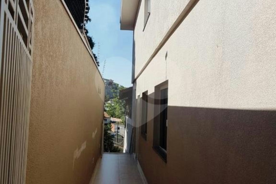 Sobrado à venda com 4 quartos, sendo 2 suítes, em Parque Maria Domitila, São Paulo, SP