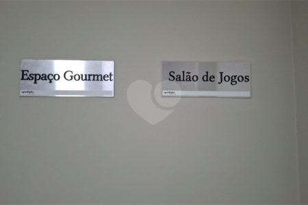 Apartamento com 2 vagas no Campo Belo