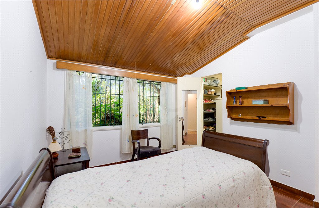 Casa Térrea à venda com 5 quartos, sendo 2 suítes, em Alto da Boa Vista, São Paulo, SP
