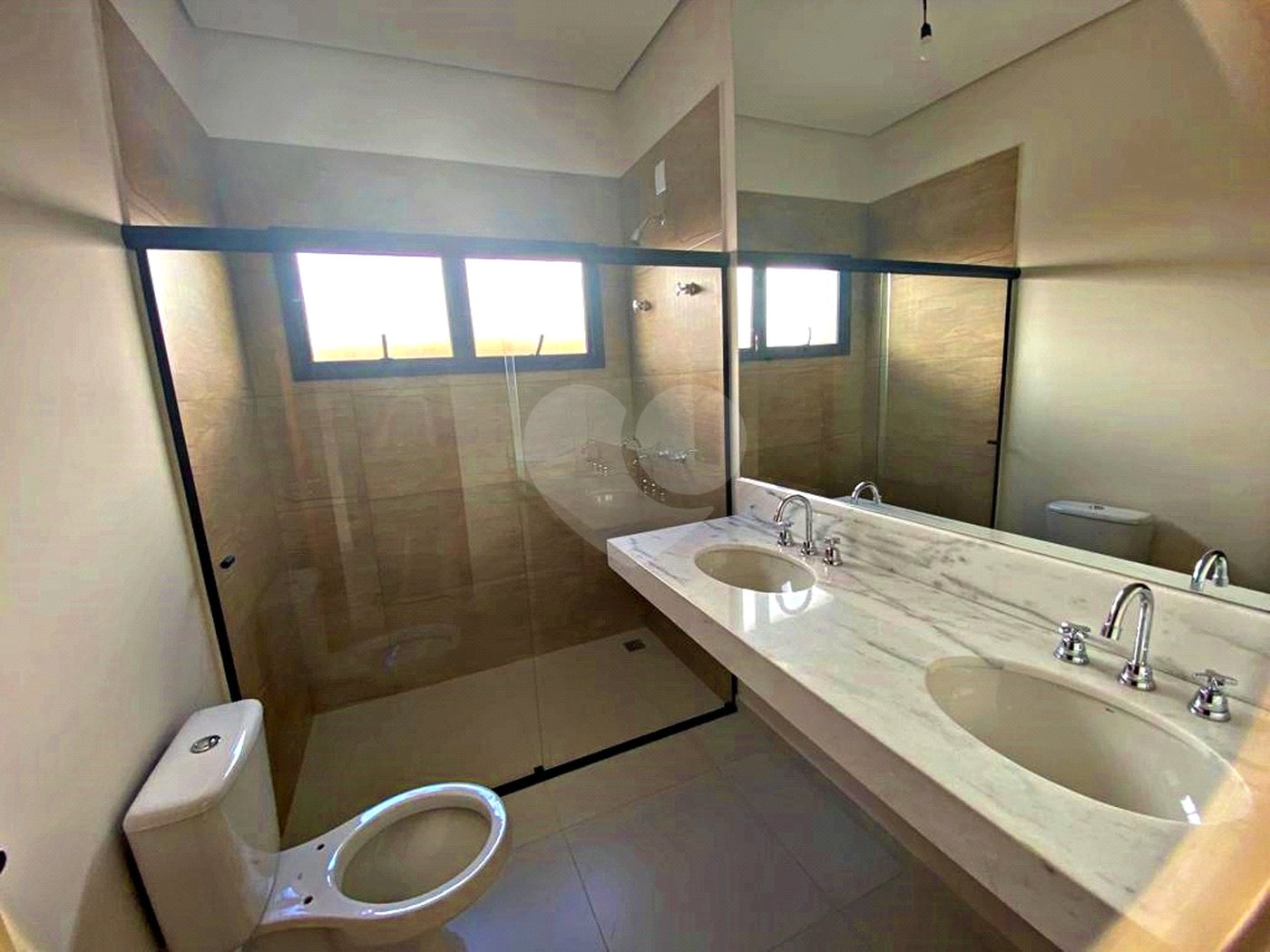 Casa à venda com 3 suítes no condomínio Santa Isabel I, Louveira - SP