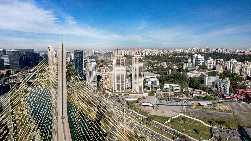 Apartamento à venda com 4 suítes em Real Parque, São Paulo, SP