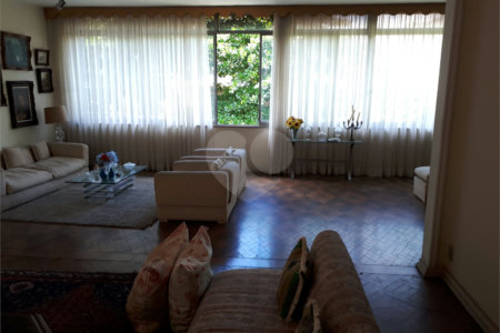 Casa à venda com 5 quartos, sendo 1 suíte, em Grajaú, Rio de Janeiro, RJ