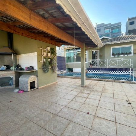 Casa à venda com 3 quartos, sendo 1 suíte, em Recreio Maristela, Atibaia, SP