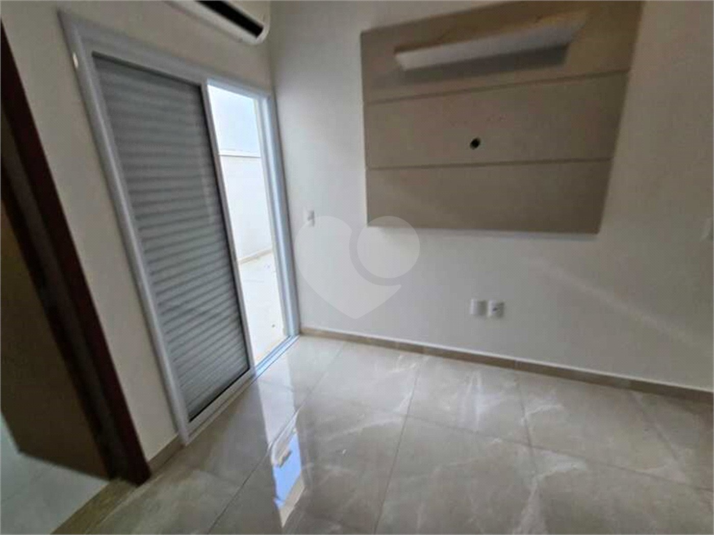 Casa à venda com 3 quartos, sendo 1 suíte, no condomínio Vista Verde, Indaiatuba - SP