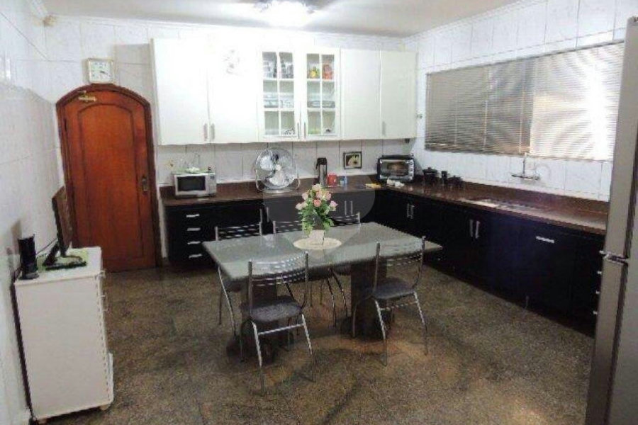 Casa à venda com 6 quartos, sendo 3 suítes, em Parque Novo Mundo, São Paulo, SP