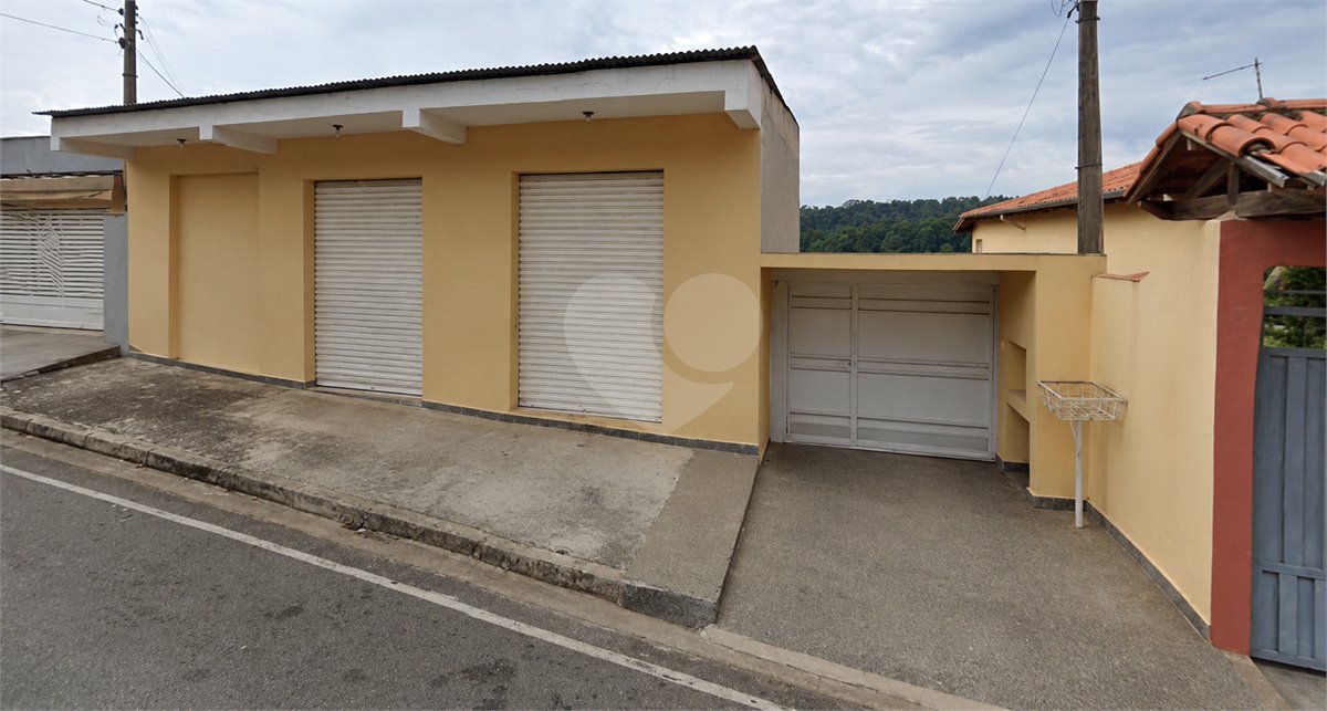 Casa à venda com 3 quartos, sendo 1 suíte,  em São Roque Country Club I, Mairinque, SP