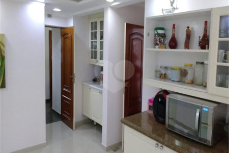 Casa à venda com 4 quartos, sendo 2 suítes,  no condomínio Ypê Branco I, São Paulo - SP