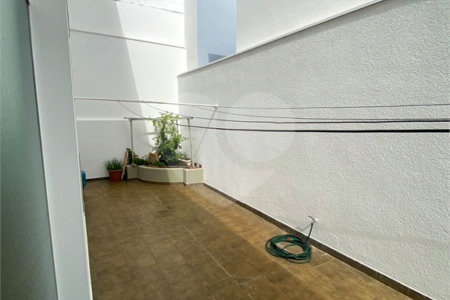 Casa Térrea com 3 suítes, sendo 1 suíte master.