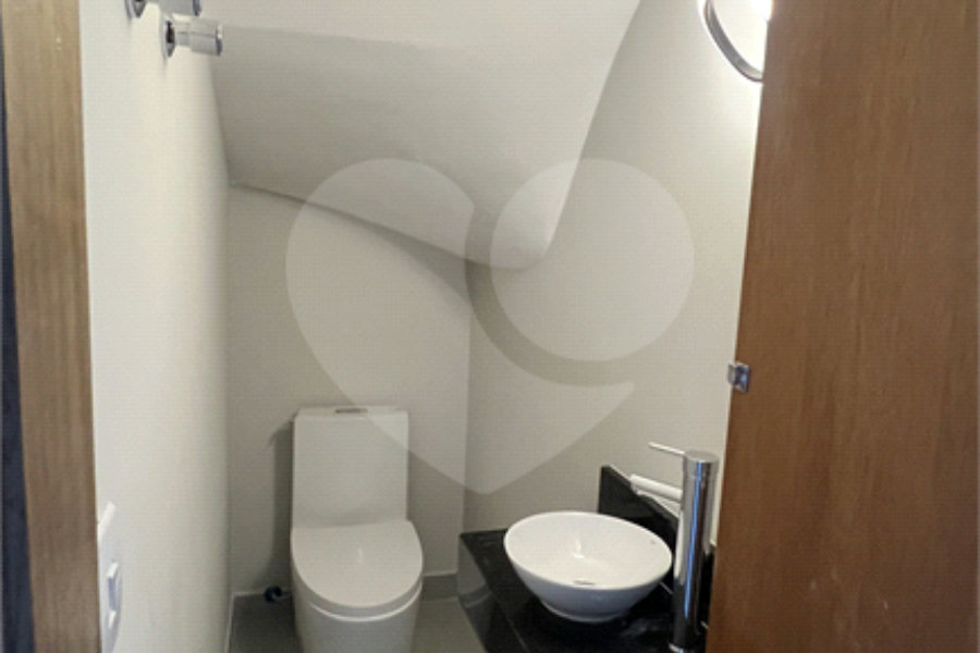 Sobrado à venda com 3 quartos, sendo 1 suíte, em Vila Nova Cachoeirinha, São Paulo, SP