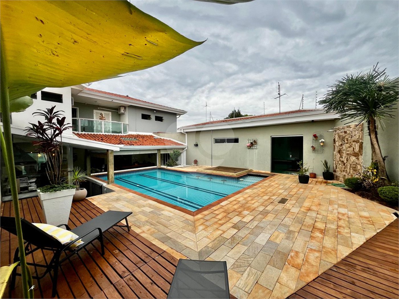 Casa à venda com 4 suítes em Vila Mazarino, Itapetininga, SP