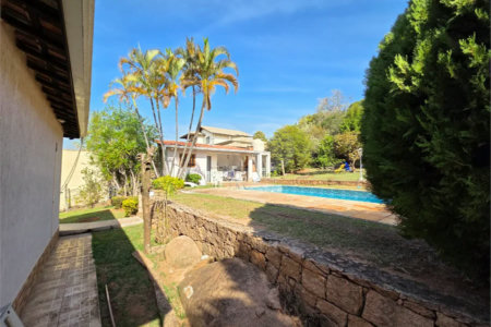 Casa com 3 dormitórios e piscina no Condomínio Cafezal VI em Itupeva SP