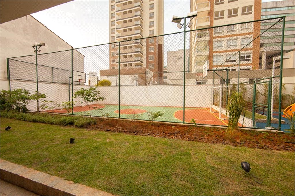 Apartamento à venda com 3 quartos, sendo 1 suíte,  em Vila Olímpia, São Paulo, SP