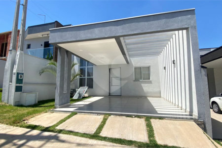 Casa à venda com 3 quartos, sendo 1 suíte, no condomínio Vila Paraty, Indaiatuba - SP