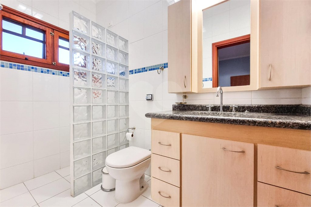 Casa à venda com 4 quartos, sendo 3 suítes, no condomínio Morada da Serra, São José dos Campos - SP