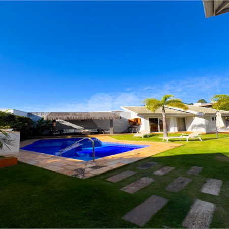 Casa à venda ou para alugar com 3 suítes no condomínio Figueira Garden, Atibaia - SP
