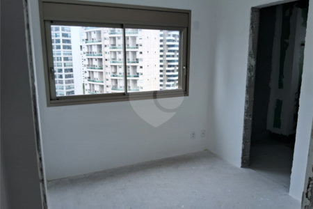Apartamento à venda com 3 suítes em Moema, São Paulo, SP