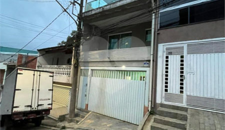 Sobrado à venda com 3 quartos, sendo 1 suíte,  em Tremembé, São Paulo, SP