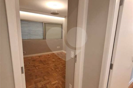 Apartamento à venda com 3 quartos, sendo 1 suíte, em Itaim Bibi, São Paulo, SP