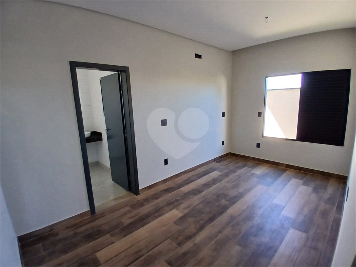 Casa à venda com 3 quartos, sendo 1 suíte,  no condomínio Jardim, Sorocaba - SP