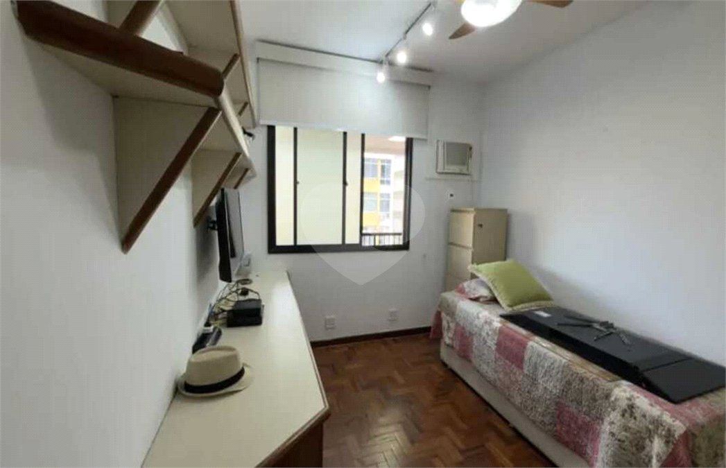 Apartamento à venda com 2 quartos, sendo 1 suíte,  em Laranjeiras, Rio de Janeiro, RJ