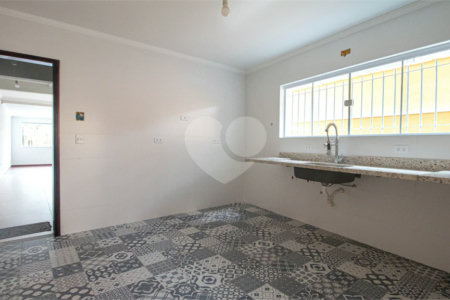 Sobrado à venda com 4 quartos, sendo 1 suíte,  em Jardim Peri Peri, São Paulo, SP