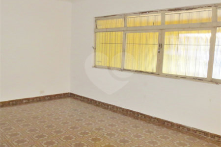 Casa à venda com 4 quartos, sendo 1 suíte, em Vila Santo Estéfano, São Paulo, SP